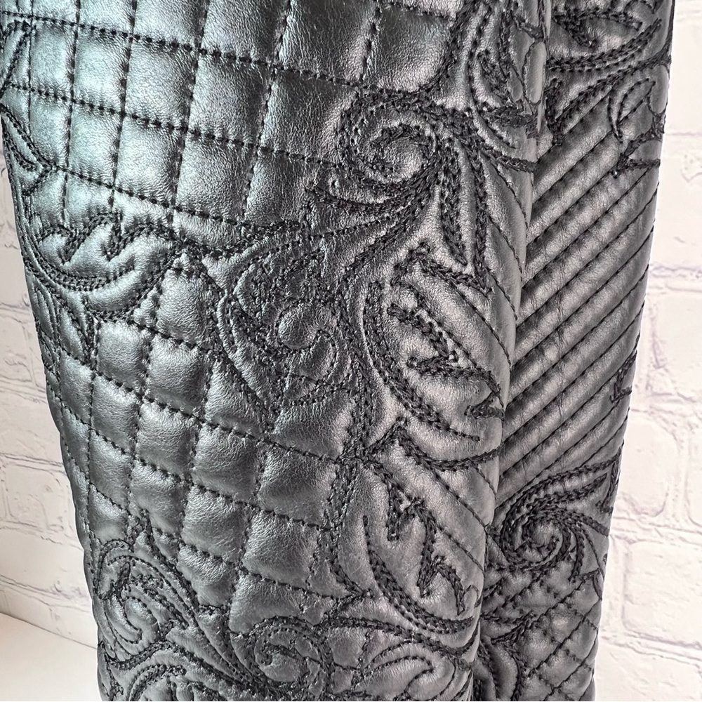Versace Sexy Knee High Black Leather Quilted Stiletto Platform Heel Boots 35.5 - Picture 3 of 16